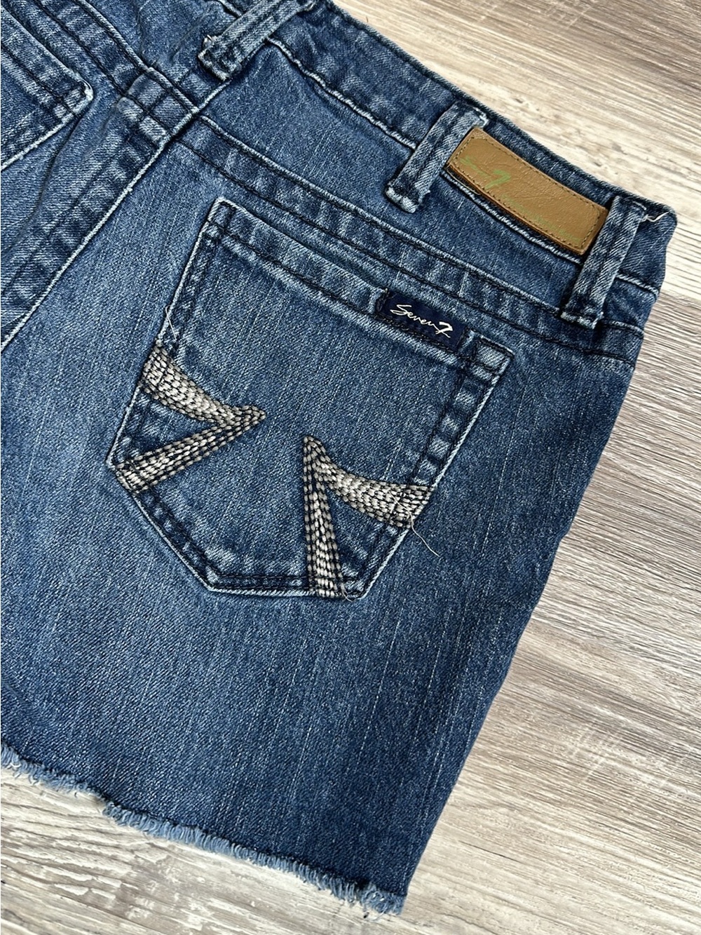 Seven7 Premium Denim Raw Hem Jean Shorts Size 29 Medium Wash (WA-1561) - Picture 4 of 7
